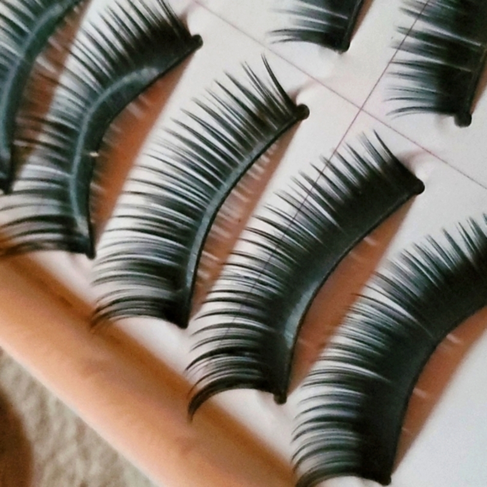 💝 FREE IN BUNDLE OF ANY 2 or more MAKEUP PRODUCTS Box of 10 pairs faux lashes